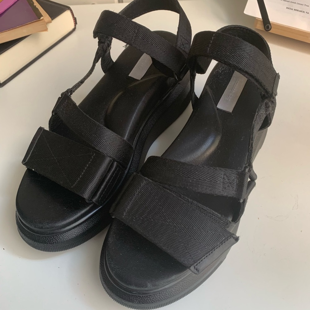 SUZANNE RAE Velcro Sandal In Black